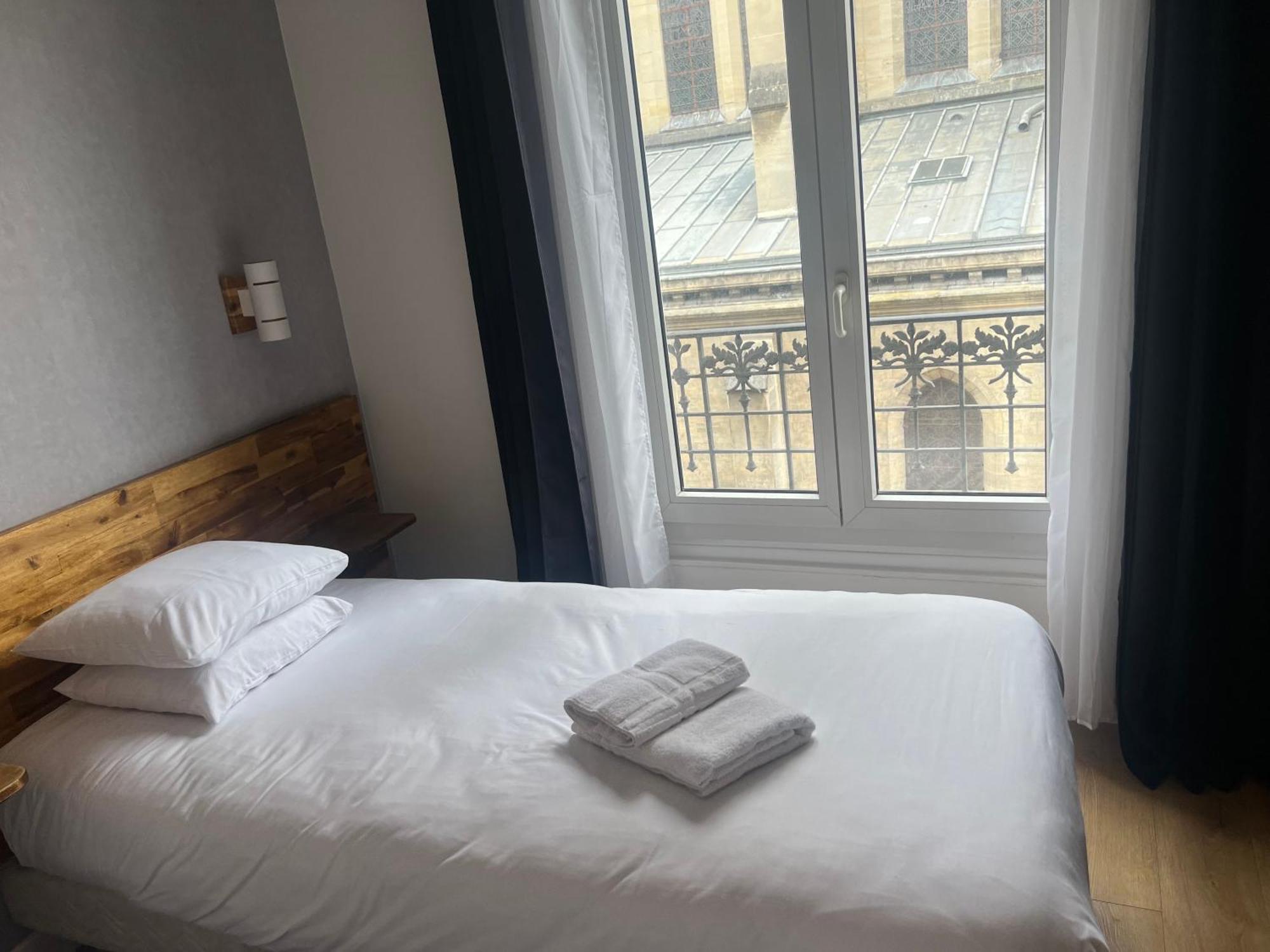 Hotel De La Perdrix Rouge Paris Exteriör bild
